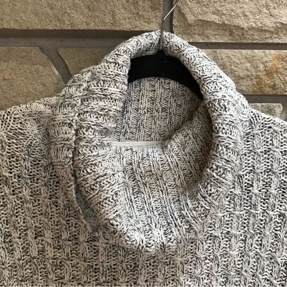 Free People Marled Ivory Combo Twisted Cable Cropped TNeck Sweater OB465415 L - Picture 11 of 16